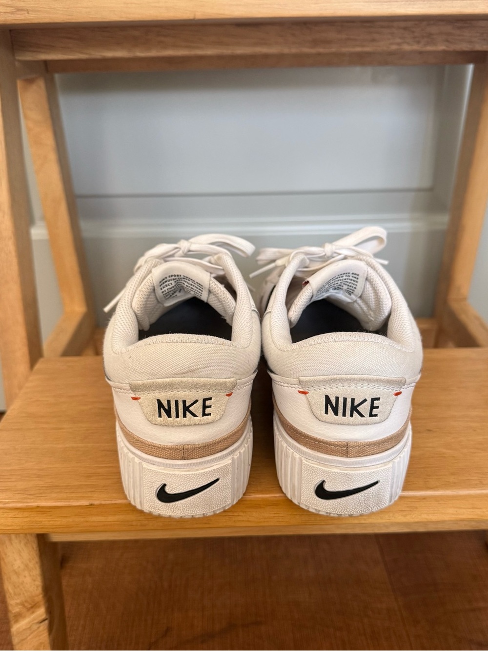 Nike Court Legacy Lift Size 8 White Sneakers - Picture 3 of 6